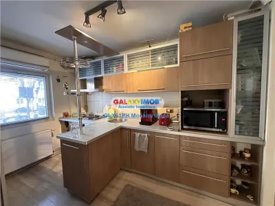 Vanzare apartament 4 camere, in Ploiesti, zona 9 Mai - foto 2