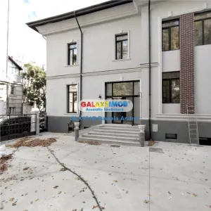 De vanzare VILA cu 26 camere + TEREN 450 mp ULTRACENTRAL 2800000 EURO - foto 6