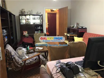 APARTAMENT 3 CAMERE -VANZARE -67000 EURO DRUMUL TABEREI STR.SIBIU - foto 4
