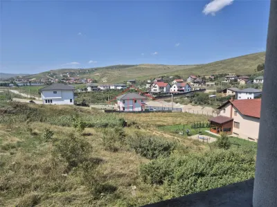 Casa individuala cu CF,  5 camere  la intrare in Campenesti. Zona linistita, priveliste superba - foto 9