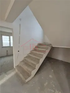 Casa individuala cu 6 camere  la intrare in Dezmir. - foto 15