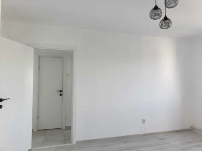Apartament 2 camere Florilor,renovat lux,71900 Euro - foto 2