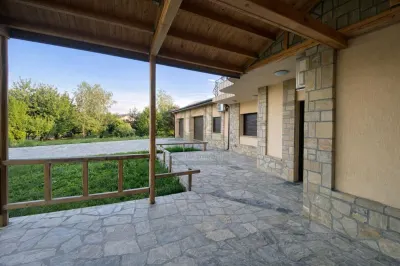 Casa de vanzare Valea Ursului Miroslava/ 1000 mp teren/ GARAJ/ CRAMA - foto 2