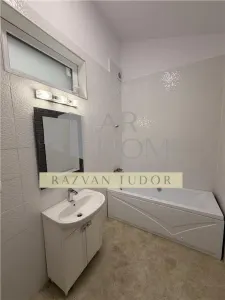 Spatiu birouri cu parcare proprie , Ploiesti, ultracentral - foto 7