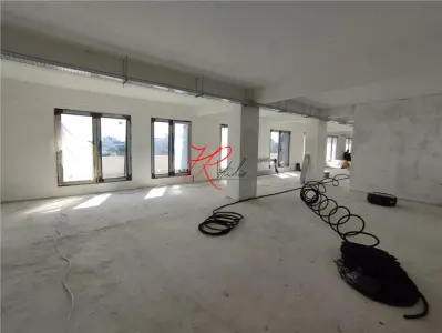 Inchiriere spatiu comercial, ultracentral, bloc total renovat. - foto 10