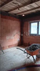 LA CHEIE! Visan Barnova CASA parter 100mp TEREN 400mp toate utilitatile - foto 9