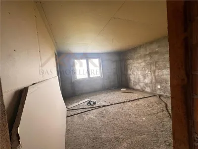 Casa cu etaj la rosu, Cicarlau , zona centrala - foto 8