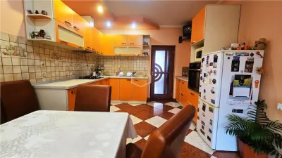 VIDEO | Aproape de oras: Casa cu 3 dormitoare, curte frumoasa si terasa cu gratar - foto 14