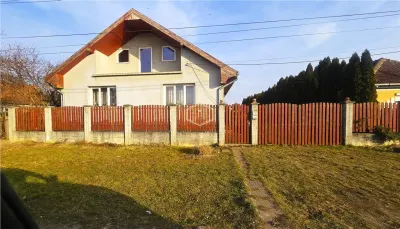VIDEO | Aproape de oras: Casa cu 3 dormitoare, curte frumoasa si terasa cu gratar - foto 22