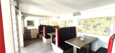 Spațiu Comercial Amenajat pentru Restaurant | Fast Food la 25 m de Vama Petea - foto 4