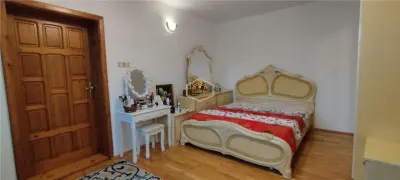 Casa individuala 5 camere | Teren 300 mp | Ideala pentru 2 familii - foto 8
