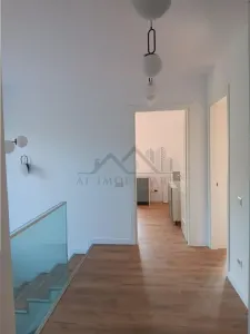 Barnova VILA LUX in spatele Primariei zona exclusivista cu padure - foto 20