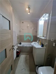 Apartament 2 camere,  Spitalul Judetean, etaj intermediar, renovat - foto 11