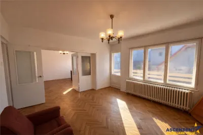 Nivel in  vila, 4 camere, cu garaj, curte proprie, Central, Brasov - foto 3