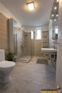 Nivel in  vila, 4 camere, cu garaj, curte proprie, Central, Brasov - foto 4