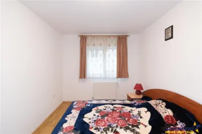 Vila distincta, panorama urbana, amplasare de top, Zarnesti, Brasov - foto 11
