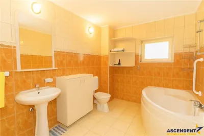 Vila distincta, panorama urbana, amplasare de top, Zarnesti, Brasov - foto 10