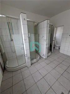 Imobil de închiriat – 18 camere | Ideal pentru muncitori, pensiune sau activități comerciale - foto 17