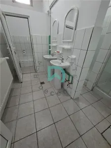 Imobil de închiriat – 18 camere | Ideal pentru muncitori, pensiune sau activități comerciale - foto 9
