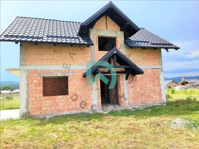 Casa la rosu, Cartierul Pacii, Vulcan - foto 5