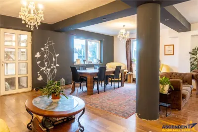 OFERTA REZERVATA! Film! Resedinta cu personalitate,piscina, comod amplasament,1.000 mp teren - foto 7