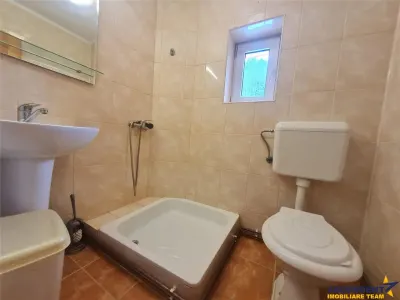 Incadrata de 4.200mp teren, Vila cu potential turistic, in inima Predealului - foto 12