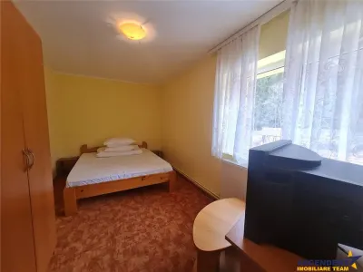 Incadrata de 4.200mp teren, Vila cu potential turistic, in inima Predealului - foto 18