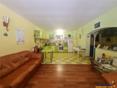 Incadrata de 4.200mp teren, Vila cu potential turistic, in inima Predealului - foto 3