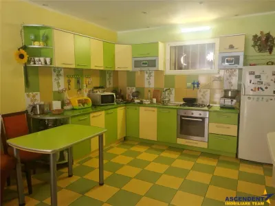 Incadrata de 4.200mp teren, Vila cu potential turistic, in inima Predealului - foto 4