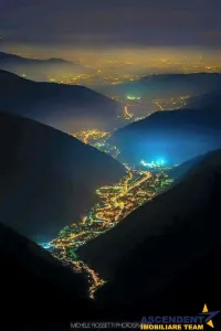 Incadrata de 4.200mp teren, Vila cu potential turistic, in inima Predealului - foto 5