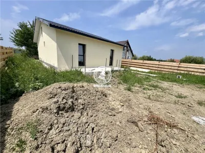 Casa cu 4 camere si 400mp de teren in Voinesti - foto 7