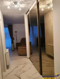 Regim vila, decomandat si elegant - foto 3