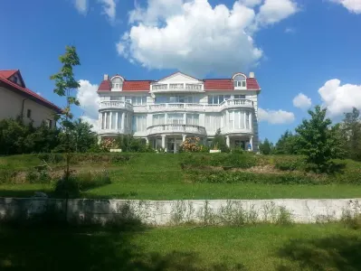 Vila Stil Victorian 1200mp -Curte , Parcare privata si LAC - foto 2