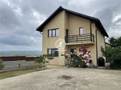 Vila cu 5 camere si 2 bai, de vanzare in Horpaz - foto 2