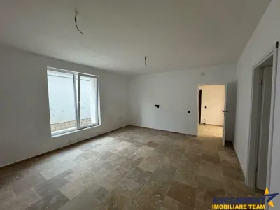 Apartament la casa, curte , loc parcare, Central, Brasov - foto 6