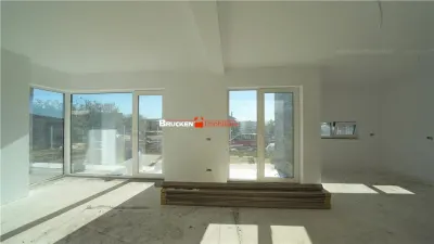 RESEDINTA CU TENDINTE CONTEMPORANE INTR-UN ANSAMBLU NOU DE VILE - foto 5