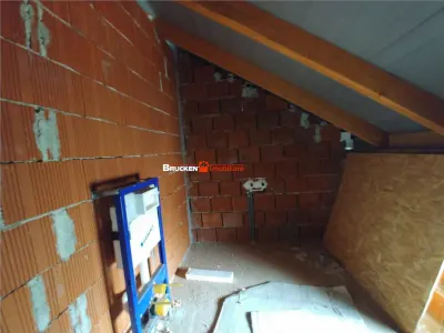 Casa de vanzare in zona centrala din Petreu - foto 3