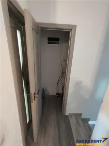 Apartament in casa, curte proprie, mobilat, intrare Sanpetru, - foto 6