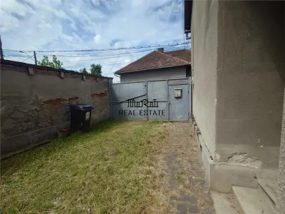 Casa, anexe si teren amplasate central in municipiul Brad - foto 16
