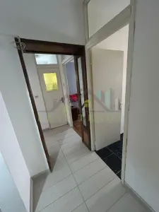 Apartament cu 2 camere etajul 1  Zona Tractorul - foto 6