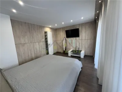 Apartament 4 camere decomandat intrare Racadau - foto 5