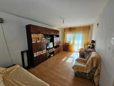 Apartament 3 camere decomandat, Racadau etaj intermediar - Brasov