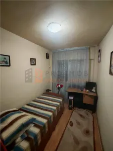 Apartament 3 camere cf 1 decomandat zona Centru - foto 3