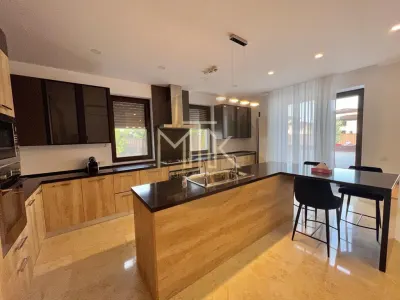 Pipera | 6 Bedroom FURNISHED Villa with Swimming Pool | Ready-to-Move - foto 14