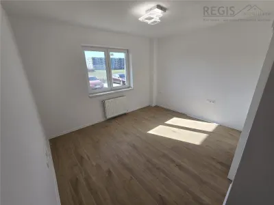 Apartament 3 Camere | Zona Tractorul | 2 Balcoane | NOU - foto 4