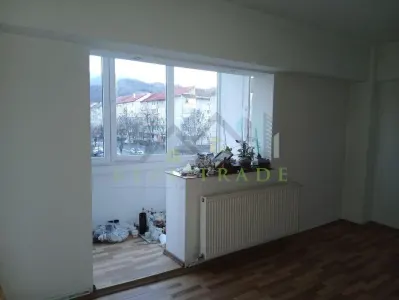 Apartament 2 camere decomandat etajul 2 zona Noua - foto 2