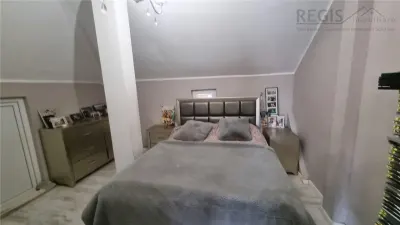 Casa de vanzare moderna cu costuri reduse, panouri solare si spatiu comercial inclus - foto 17