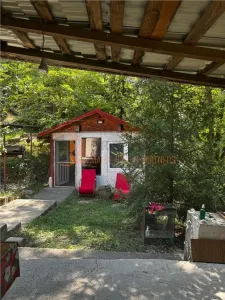 Ansamblu cabanute zona Cozieni - foto 18