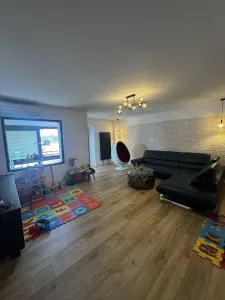 Apartament 4 camere decomandat zona Centrul Civic- Toamnei - Brasov