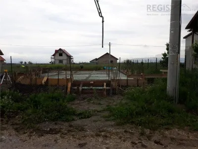 Teren intravilan cu proiect , autorizatie de constructie si fundatie in zona spital Regina Maria , Bod - foto 3